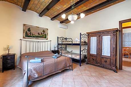 Quadruple Room with Private External Bathroom