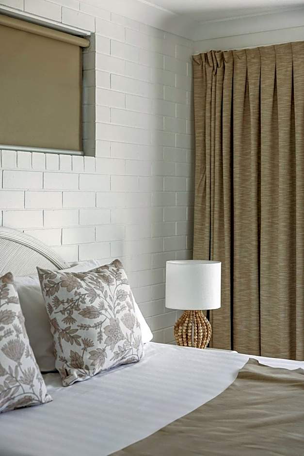 Main Beach Apartments