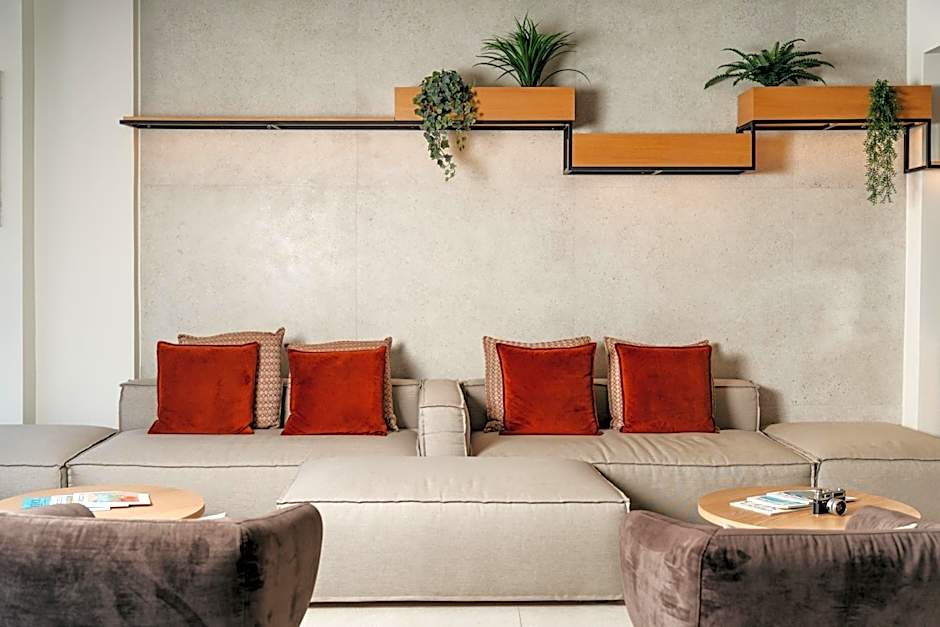 The City Hotel & Suites