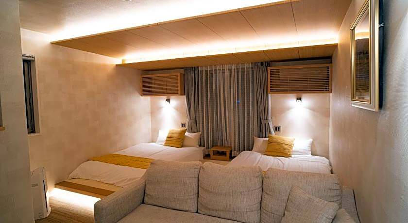 GRAND BASE Mojiko Ekimae