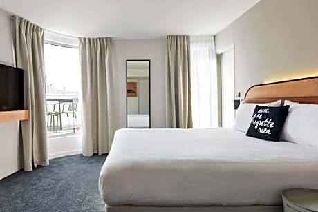 Moxy Sleeper with Balcony or terrace