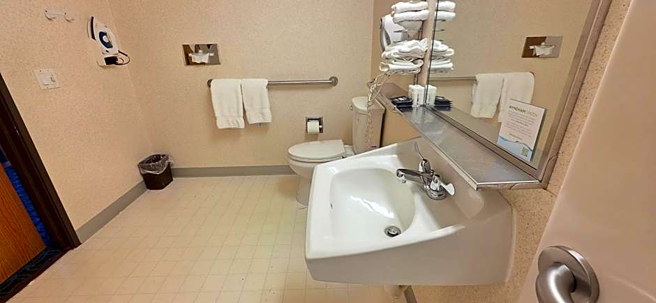 Baymont by Wyndham Howell/Brighton