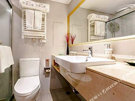HongYa Minjiang Donghu Wawu Mountain Hot Spring Resort Hotel