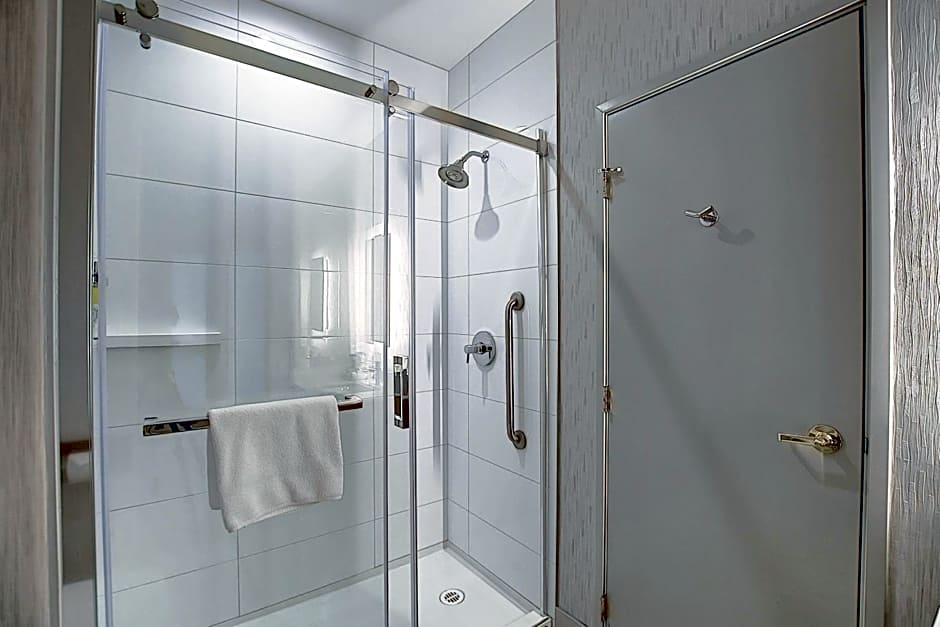 Holiday Inn Express Airport Calgary By IHG