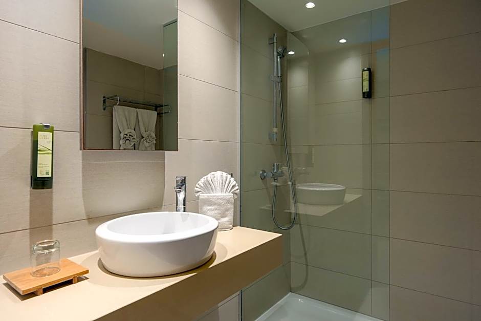 Melpo Antia Hotel & Suites
