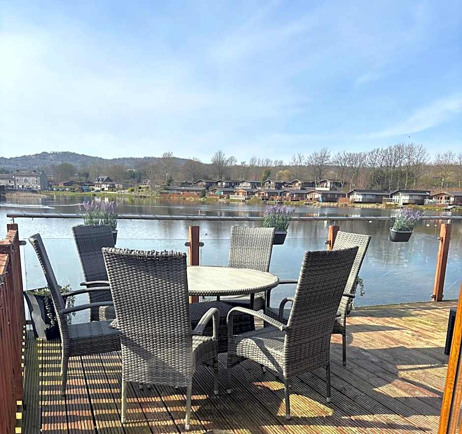 Gressingham 9 - South Lakes Leisure Village - lodge on the lake