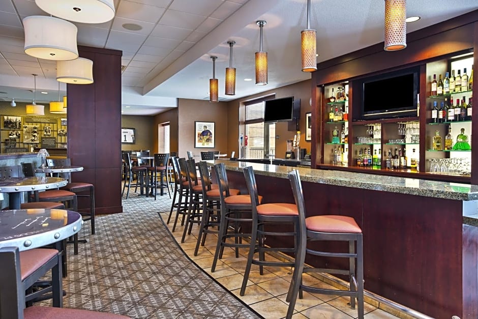 Holiday Inn & Suites Green Bay Stadium, an IHG Hotel