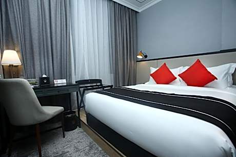 Standard Queen Room