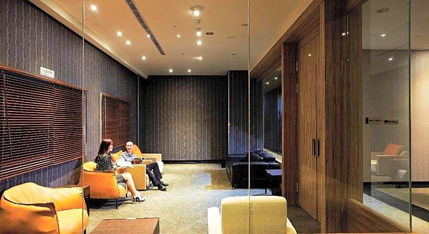 Airline Inn Taichung Green Park Way