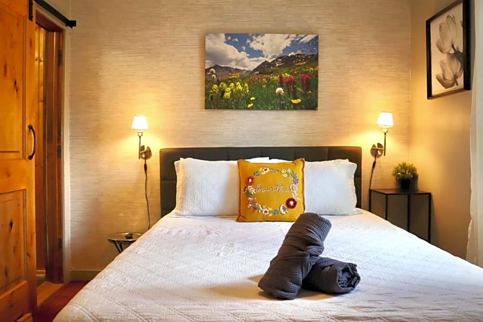 Fireside Inn & Hostel