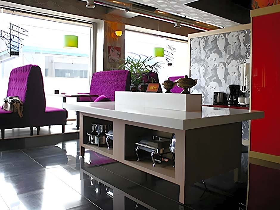 Metro Pol Tourist Hotel