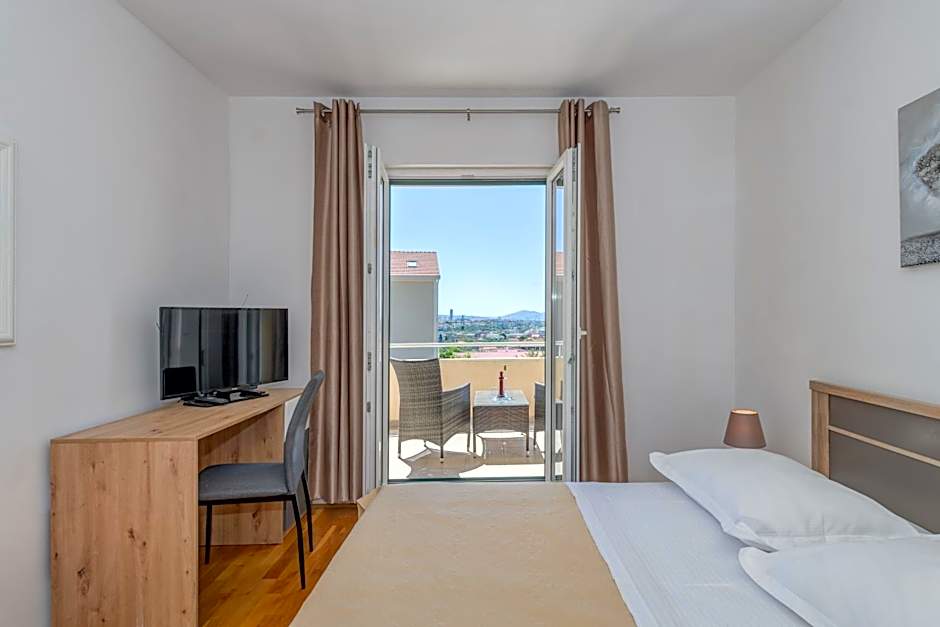 Apartment Renata + PRIVATE swimming pool in SPLIT