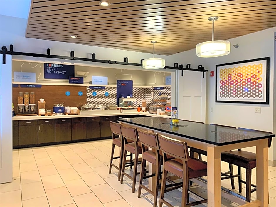 Holiday Inn Express Hotel & Suites Chicago-Libertyville