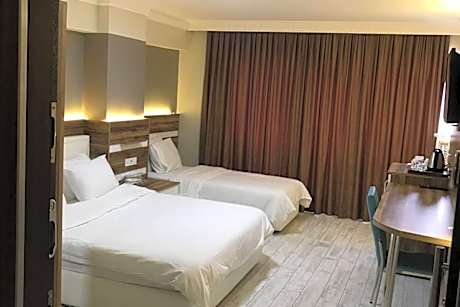 Business Room Jetted Tub