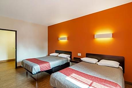 2 Queen Beds | Non-Smoking