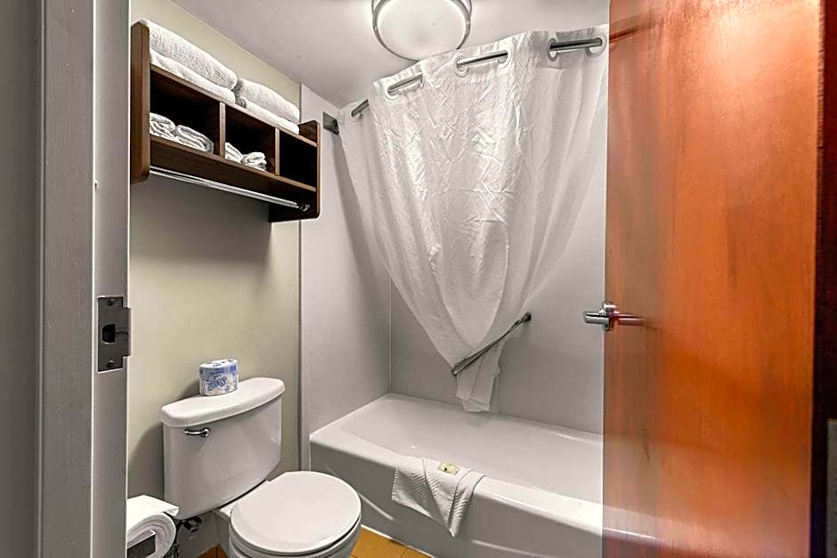 Quality Inn & Suites Matthews