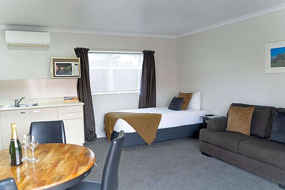 Pacific Coast Motor Lodge