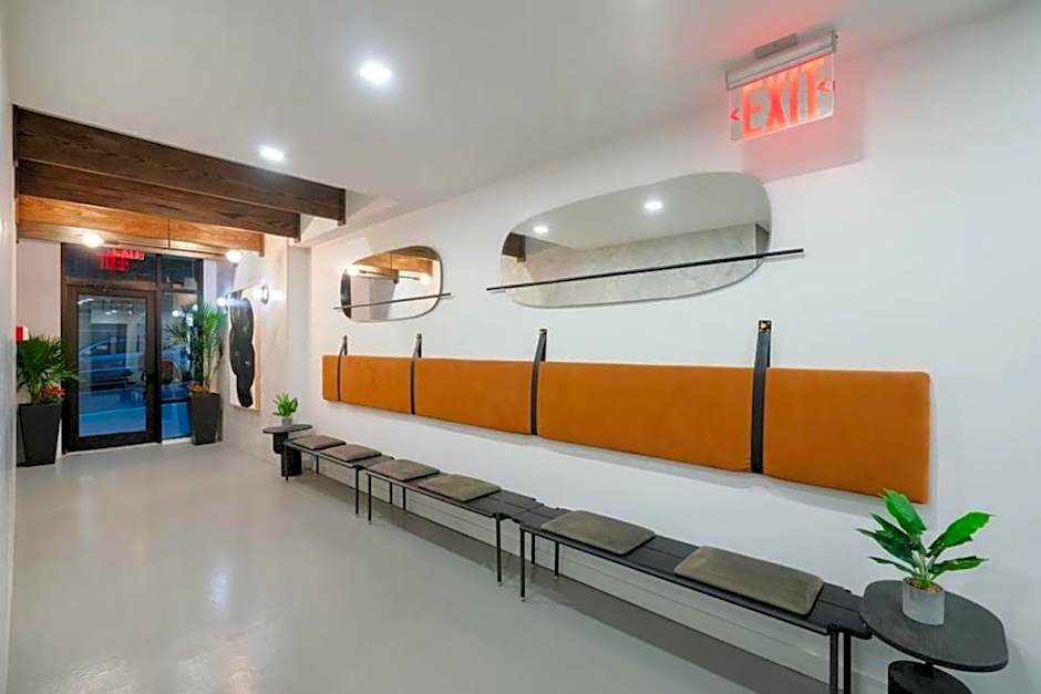 Massive 1BR w Private Patio in Upper East Side