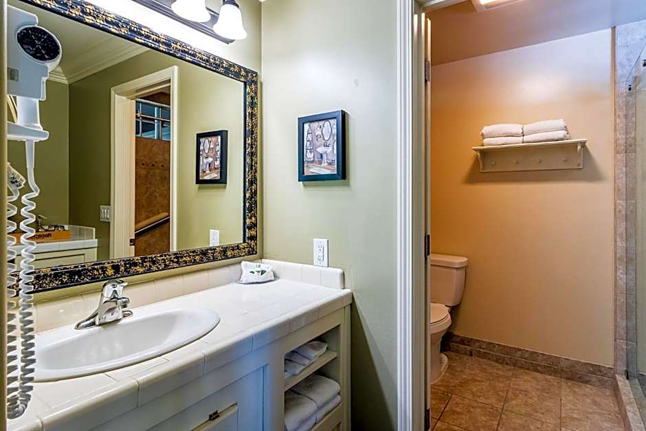 Cambria Pines Lodge