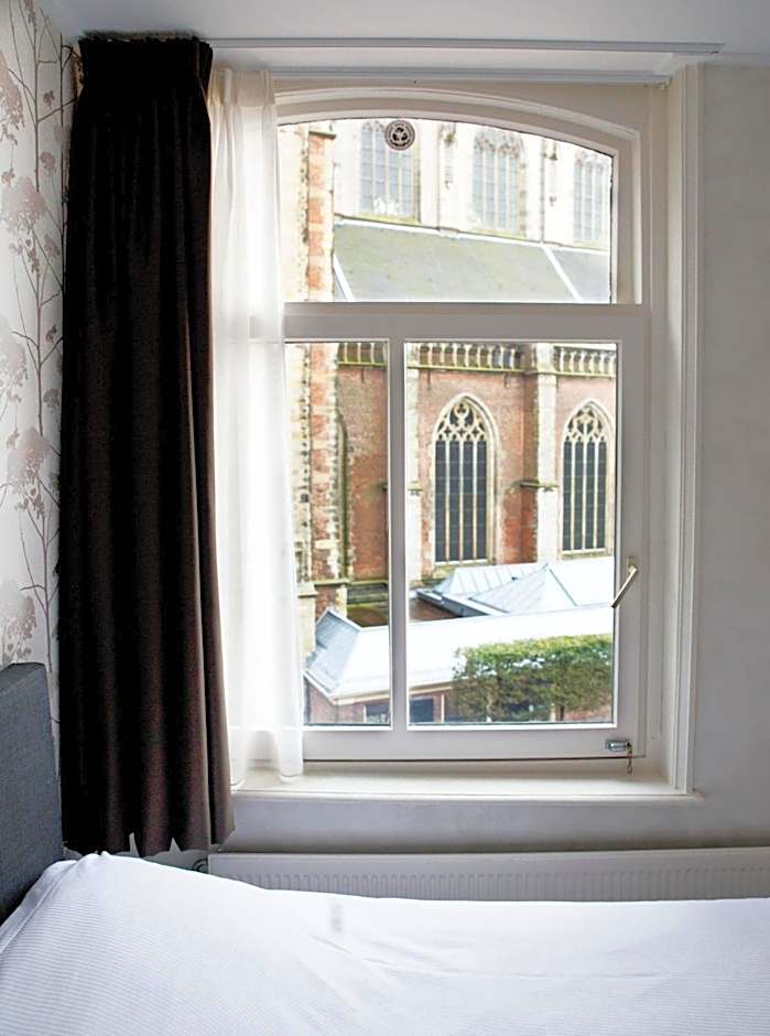 Hotel Carillon