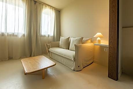 Junior suite quadruple use