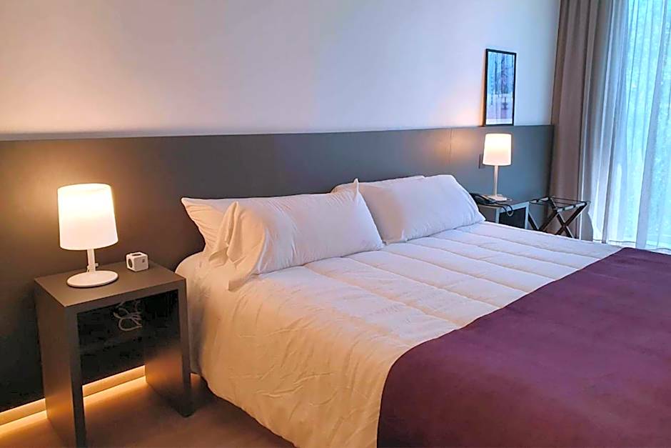 Dazzler by Wyndham La Plata