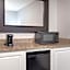 La Quinta Inn & Suites by Wyndham Atlanta Airport