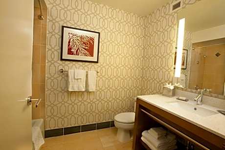 King Room with Pool View - Non-Smoking