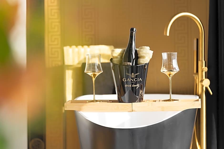 Hanza Tower Original 21st Floor- Sea and City-View