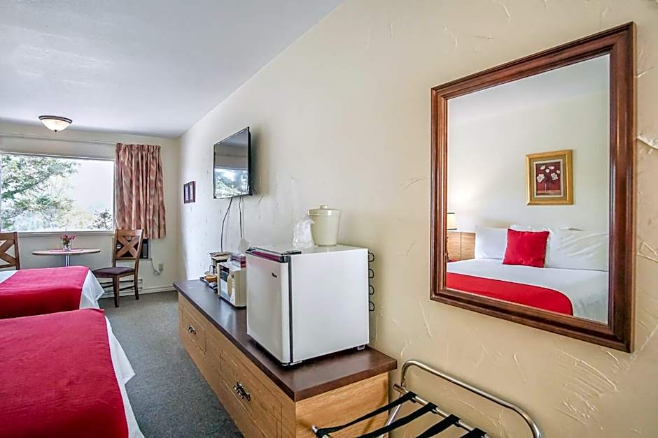 Photo 1 of 7 of Quadruple Room