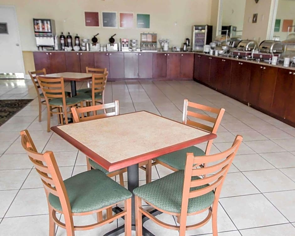 Quality Inn & Suites Winter Park Village Area