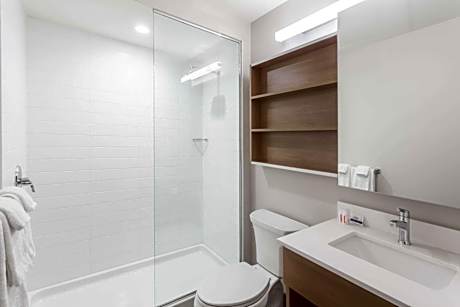 1 Queen Bed Deluxe Non-Smoking