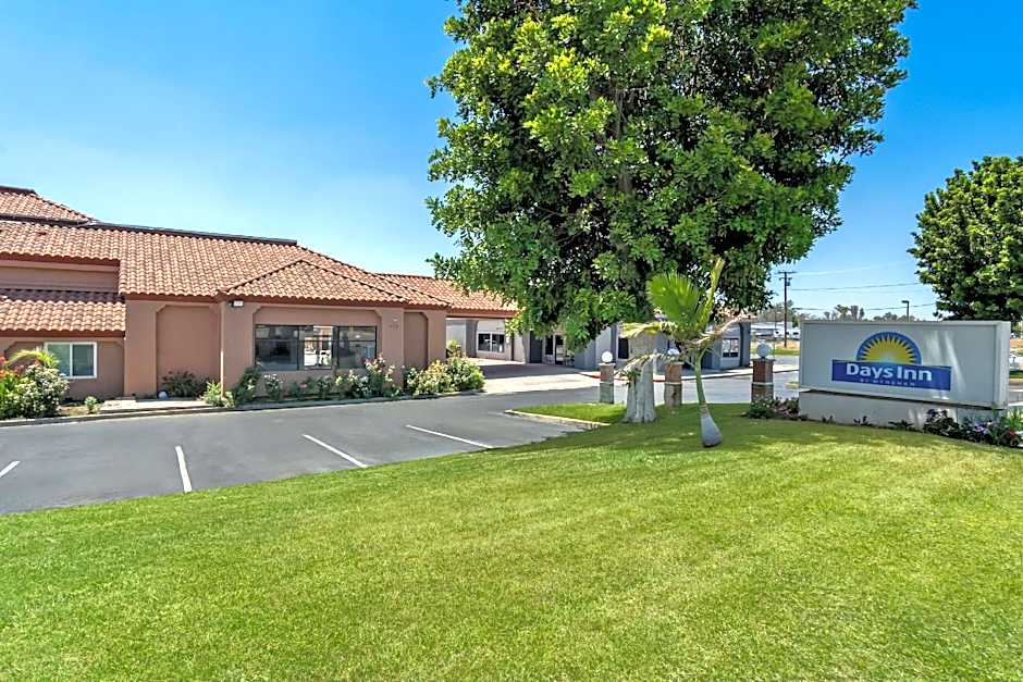 Days Inn by Wyndham Fontana / Rialto