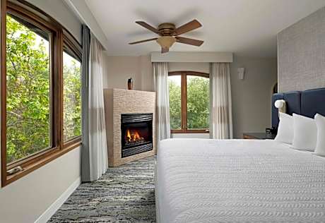 Superior 1 King with Jacuzzi