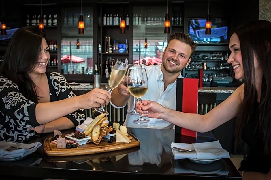 Pinnacle Hotel At The Pier