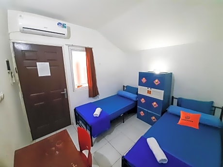 Twin Room with Shared Bathroom