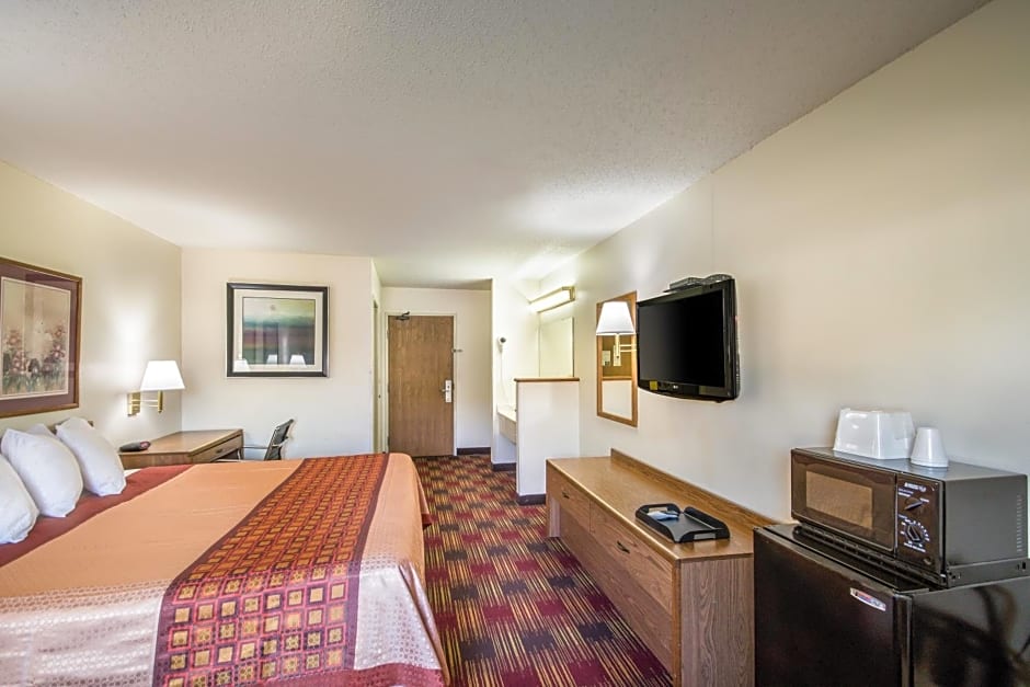 Americas Best Value Inn & Suites Harrisonville