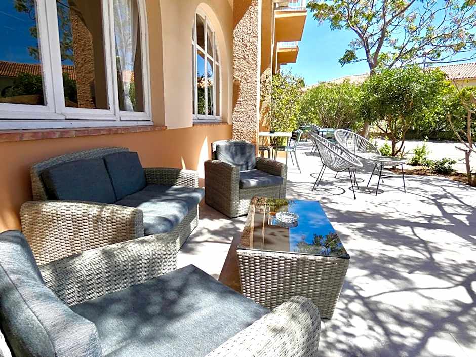 Hôtel les Arbousiers