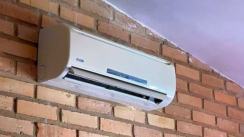 Pousada São Jorge 1 MIN A PÉ DA PRAIA Casa de família, simples e aconchegante, Na Av principal da praia café disponível até 12hs cozinha completa e churrasqueira disponível para uso ar cond das 20hs as 8 30