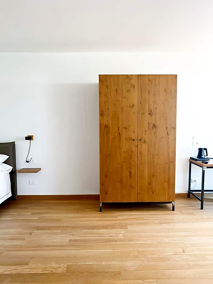 Glass House - Smart Rooms & Parking