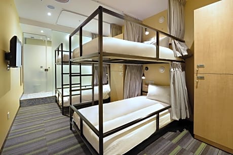 Bed in 4-Bed Mixed Dormitory Room with En suite Bathroom 