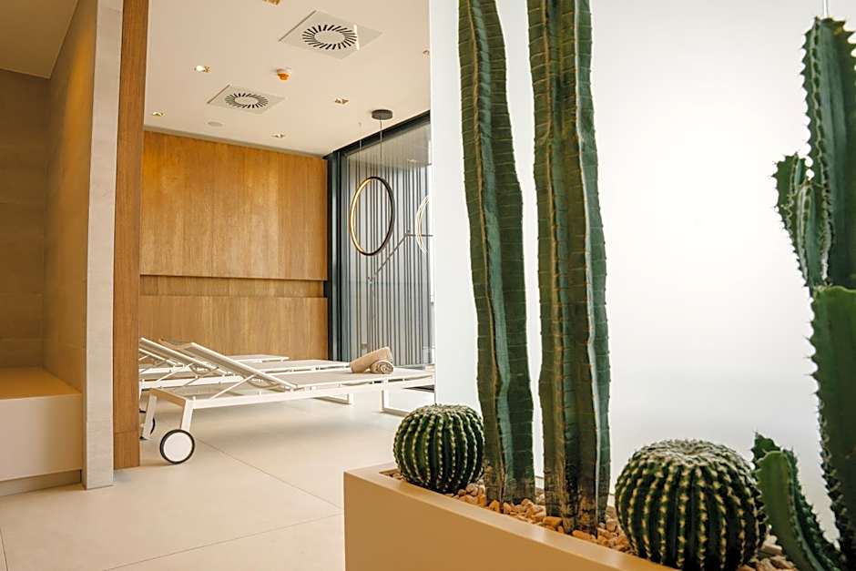 LOOM Hotel & Skybar