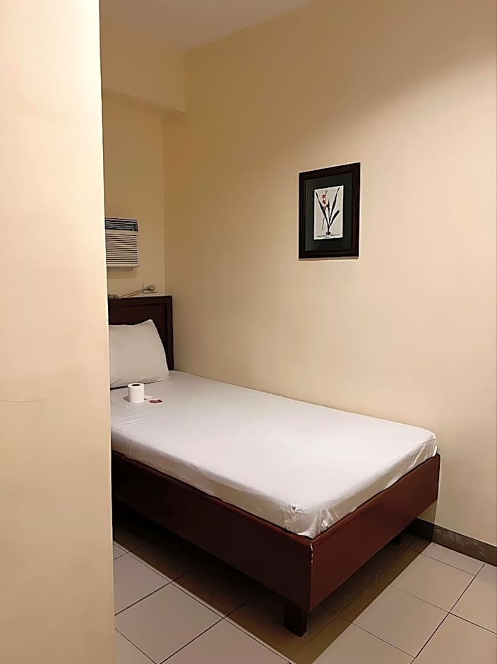 Blue Velvet Hotel -CM Recto