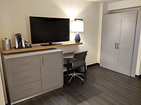 Room King Size Bed