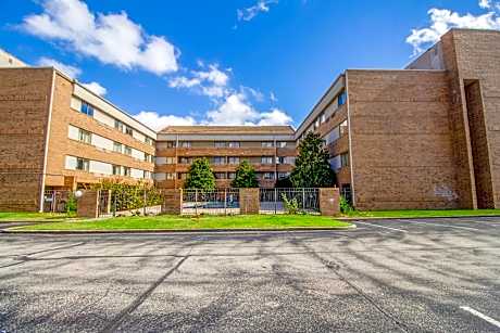 Tulsa Square Hotel Central, I-44 By OYO