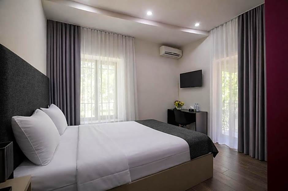Elysium Gallery Hotel