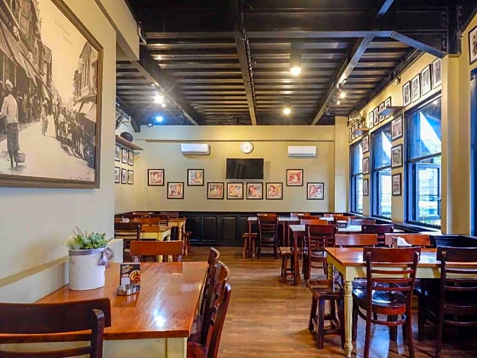 SANS Hotel Empress Simpang Lima