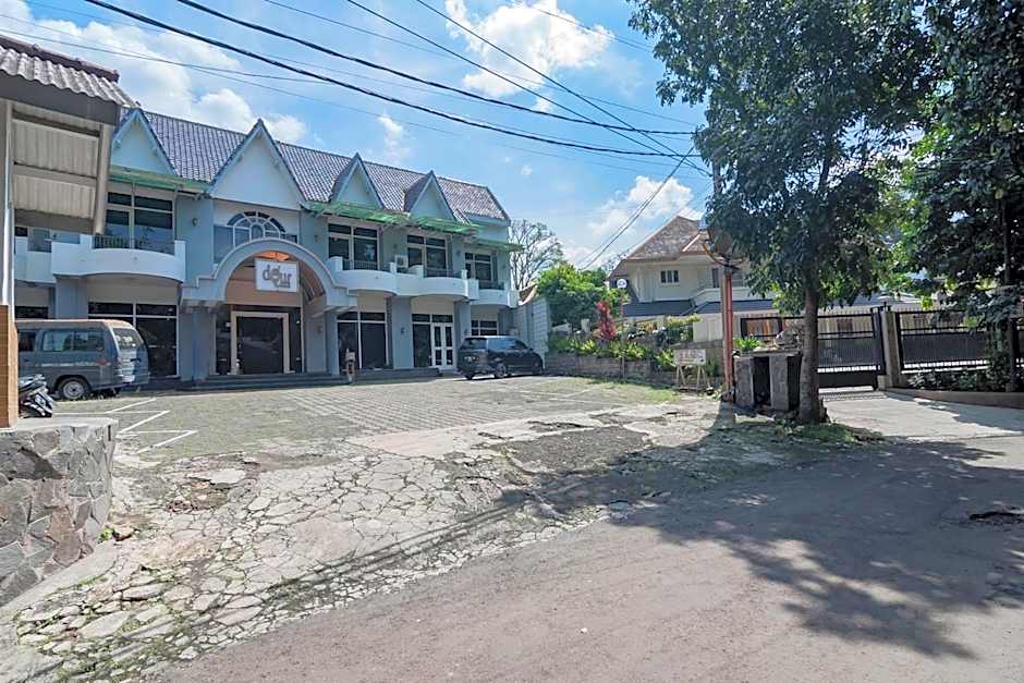 Dequr Hotel Dipati Ukur Mitra RedDoorz