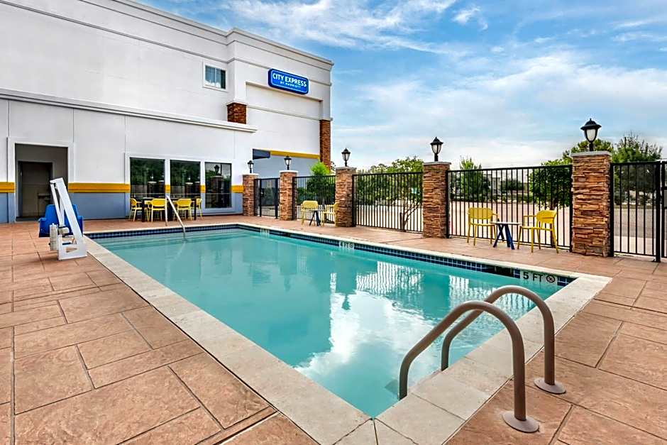 City Express by Marriott Spring
