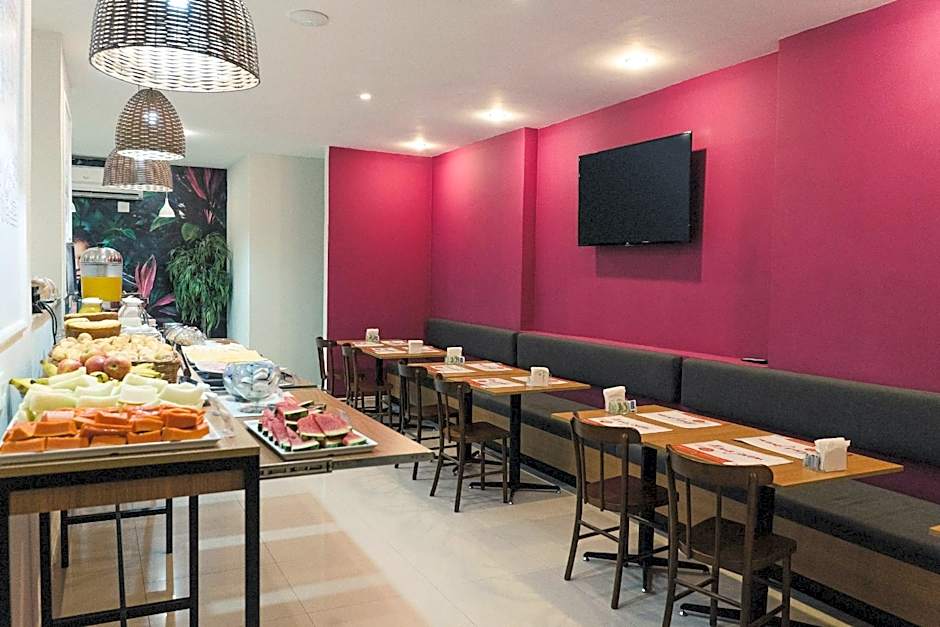 CLH Suites Domingos Ferreira